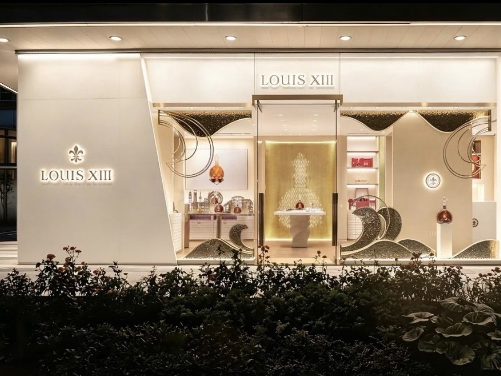 Louis XIII gives time an address in Shanghai